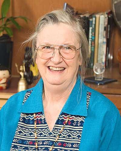 elinor Ostrom on ensimmäinen talouden Nobelilla palkittu nainen.
