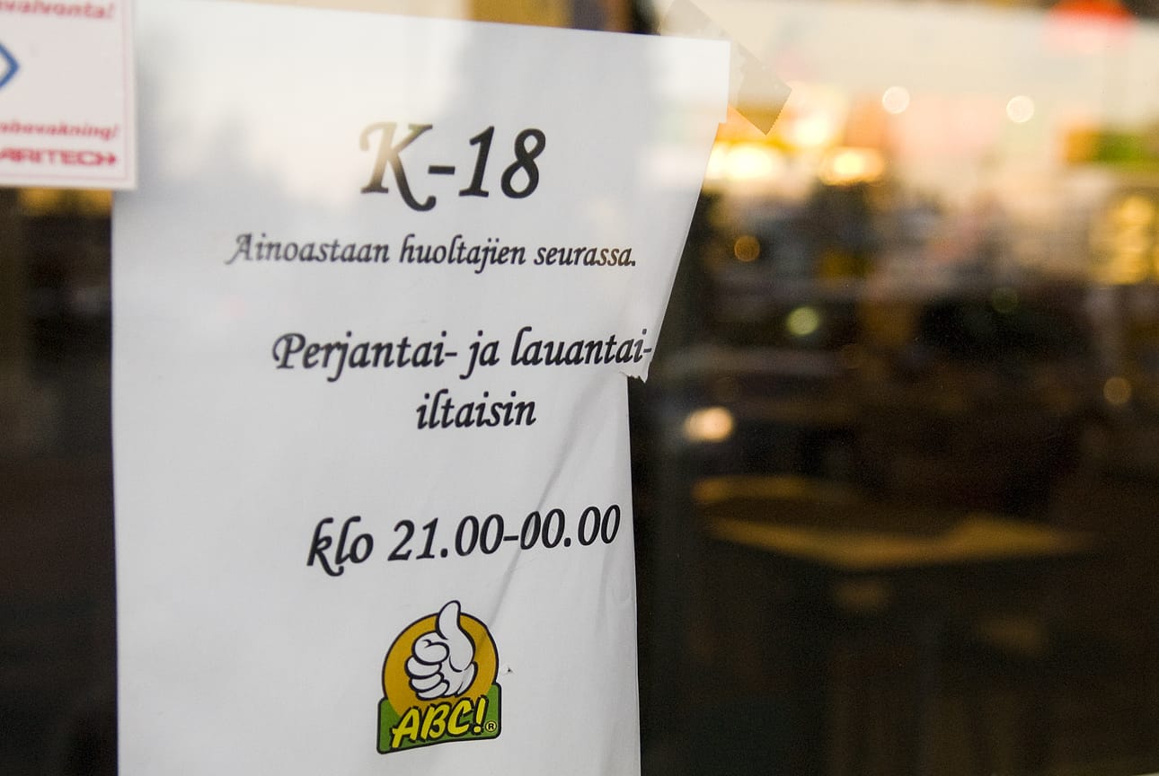 Ikärajat poistuivat maanantaina ABC-liikenneasemilta.