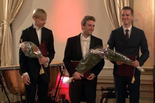 Jorma Panula -kapellimestarikilpailu ratkottiin myöhään perjantai-iltana. Ensimmäinen palkinto jaettiin kolmen finalistin kesken. Kuva: Kuvakaappaus