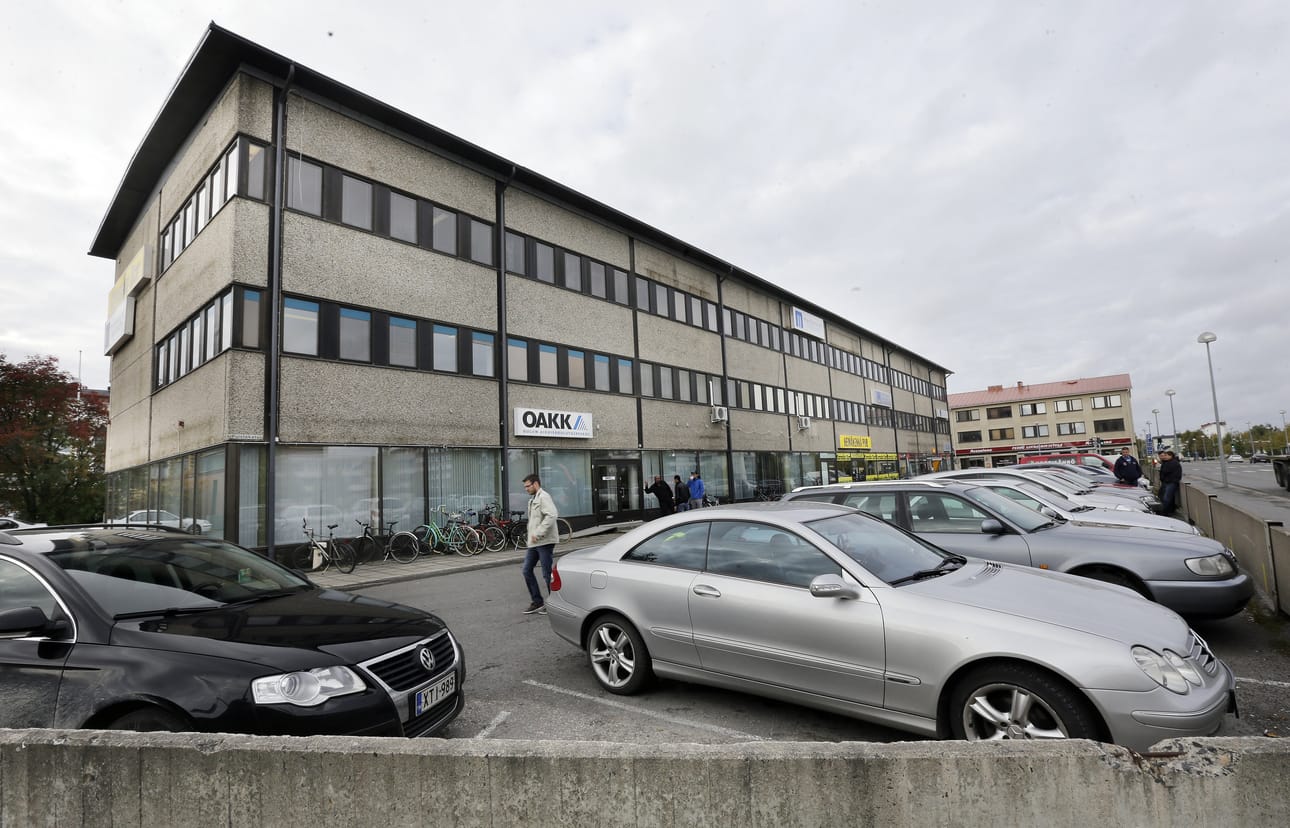 Heinäkengän talo sijaitsee Puistokadun ja Uudenkadun kulmauksessa.