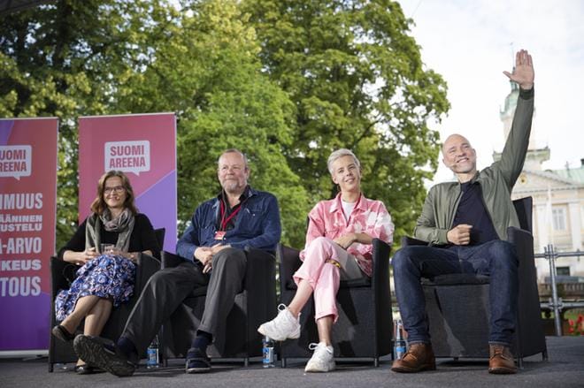 Päivi Nerg, Hannu Lauerma, Tuure Boelius ja Aku Louhimies pohtivat vihaa Suomi-Areena-keskustelussa. KUVA: Hanna Laasanen