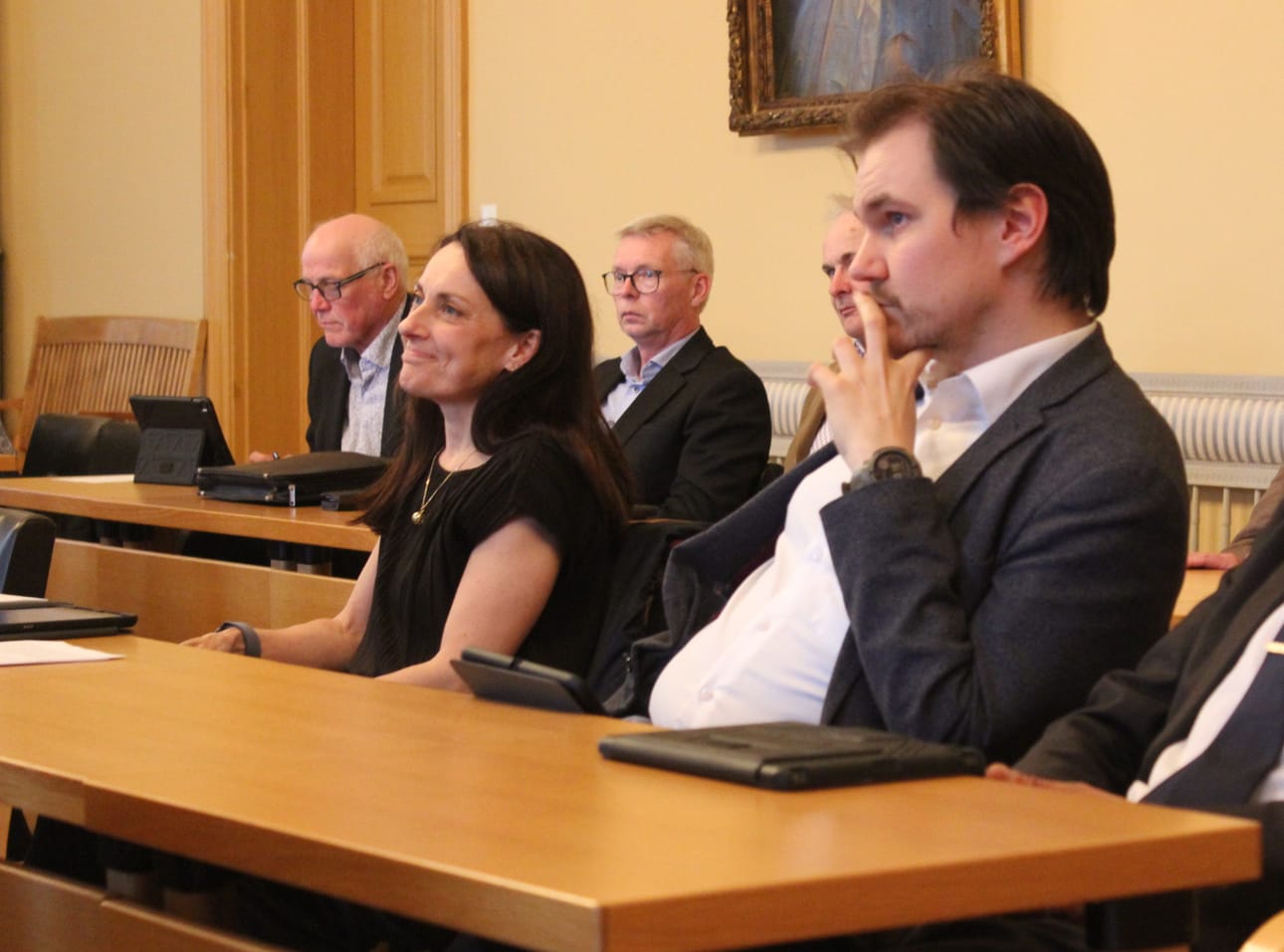 RKP:n Marja Lindberg ja varavaltuutettu Tommy Englund osallistuivat eiliseen kokoukseen.