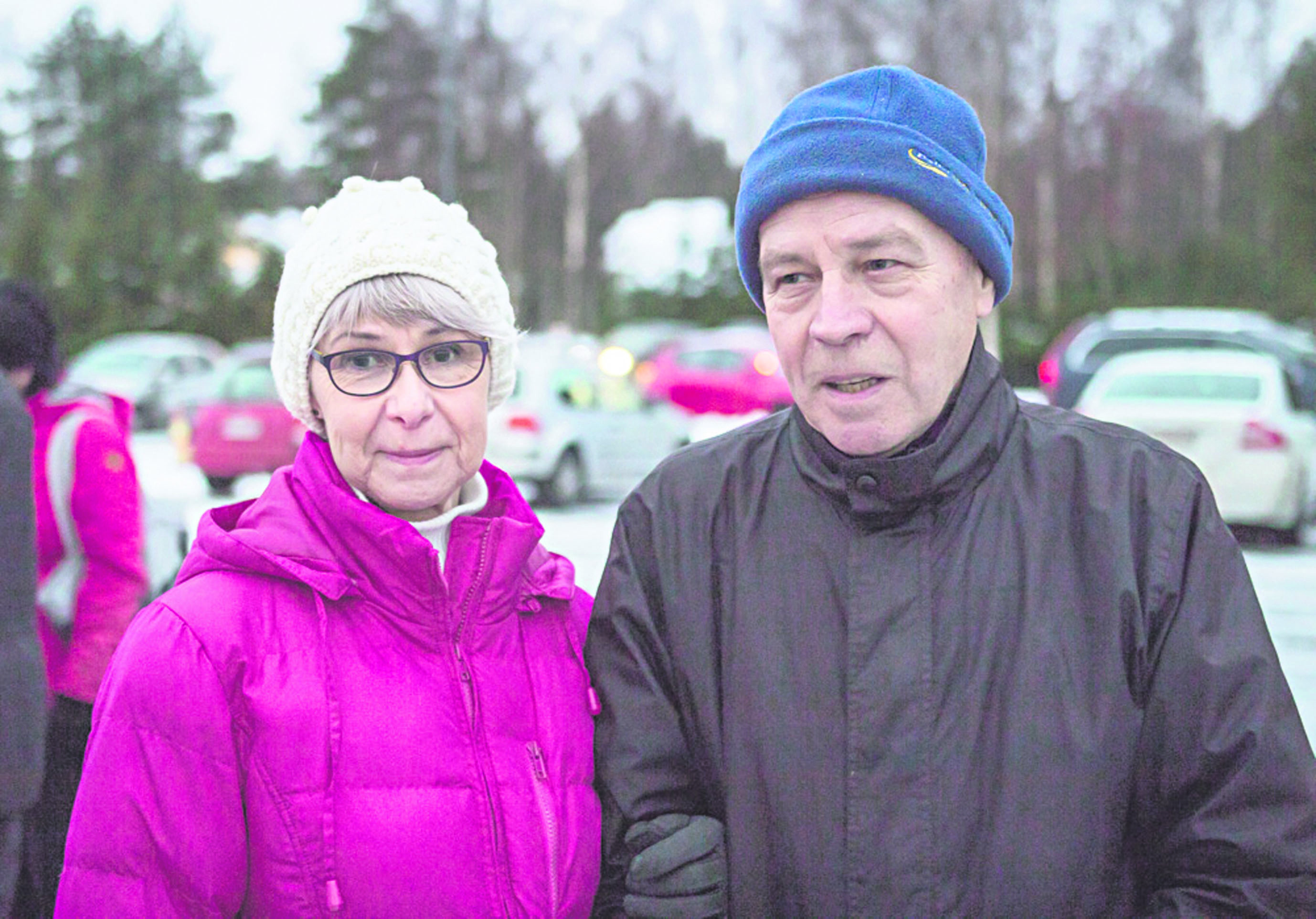 Terttu ja Taisto Soronen olivat iloisia siitä, että Kempeleen asema on jälleen käytössä.