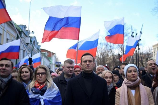 Aleksei Navalnyin tukijat ovat pysyneet aktiivisina, vaikka Navalnyi vangittiin Venäjällä. Kuva mielenosoituksesesta viime vuoden helmikuuta. KUVA: KIRILL KUDRYAVTSEV/LEHTIKUVA/AFP