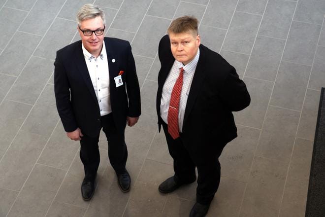 Suomen Yrittäjäopiston rehtori Jorma Kukkeenmäki ja TEAKin entinen rehtori ja nykyinen Yrittäjäopiston kehitysjohtaja Ari Maunuksela sanovat toimintojen yhdistämisen sujuneen hyvin. KUVA: JORMA HAVULA
