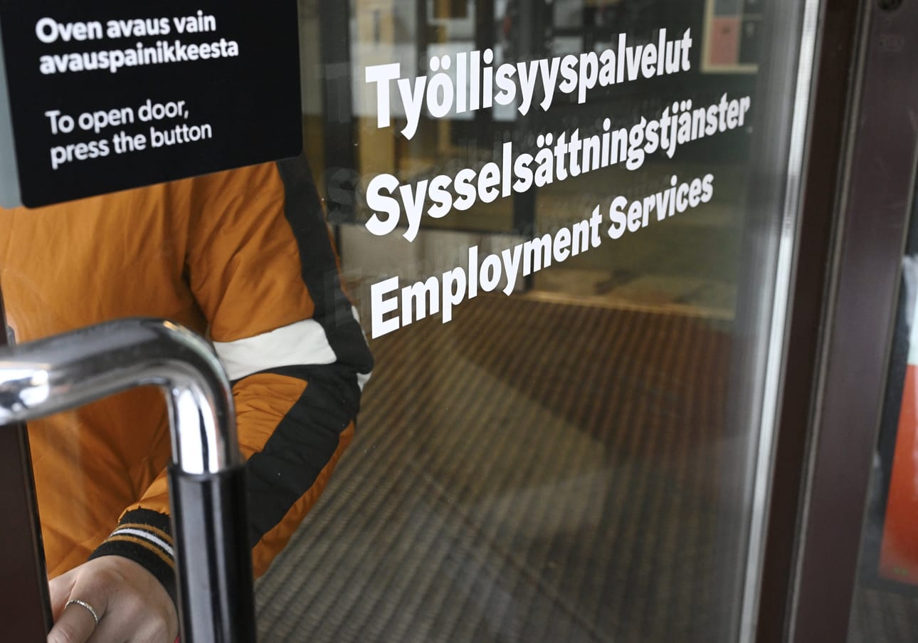 Työttömien määrä jatkaa kasvuaan Suomessa.