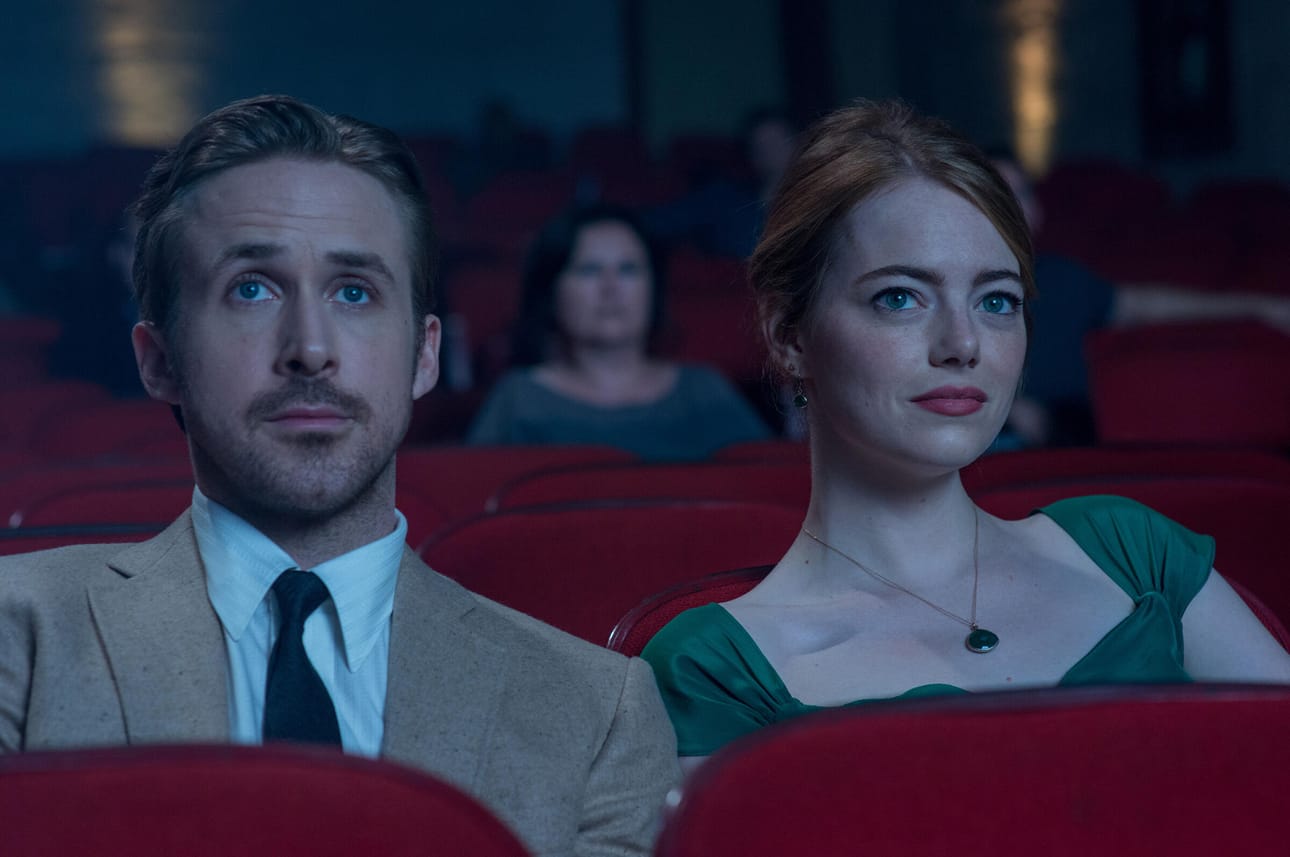 Urasta näyttelijänä haaveileva Mia elättää itsensä myymällä kahvia filmitähdille Los Angelesissa. Hän törmää sattumalta jazzmuusikko Sebastianiin, joka saa elantonsa baaripianistina.