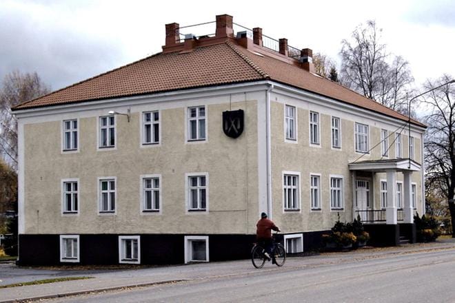 Teuvan vanha kunnantalo oli aikoinaan tehtailija Otto Syreenin perheen koti, jossa toimi muun muassa sekatavarakauppa ja Maan Sana -lehden konttori. ARKISTOKUVA: JORMA HAVULA