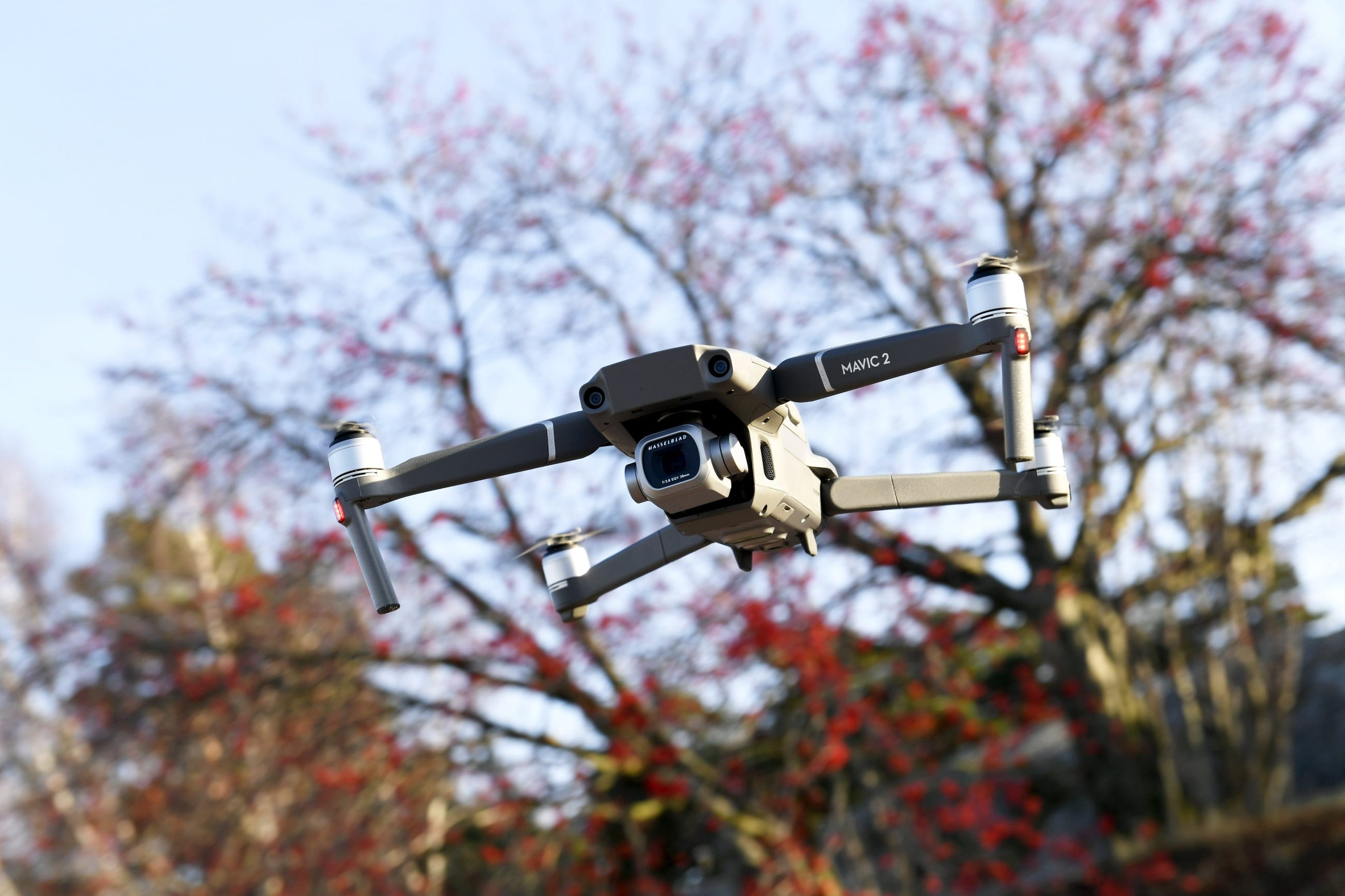 Suomessa kaivataan selkeyttä erityisesti valvomattoman, niin sanotun alailmatilan käyttöön. Alailmatilassa liikkuvat miehittämättömät koneet, kuten droonit, sekä lentokoneet, joille ei anneta lennonjohtopalvelua.