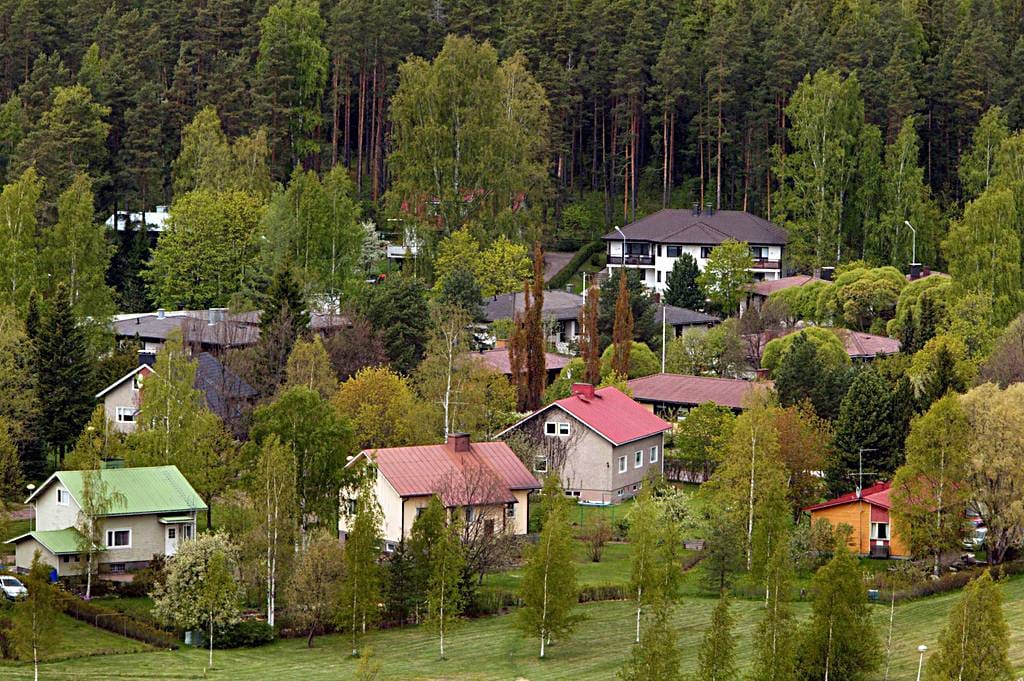 Pientalon lämmityskulut nousevat noin 20 euroa kuukaudessa. Kuvassa omakotitaloalue Riihimäellä.