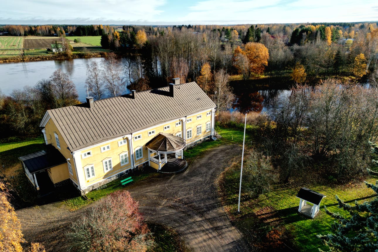 Isonkyrön seurakunnalle kuuluva Mariedahlin pappila on päätetty myydä, sillä seurakunta on talousvaikeuksissa.