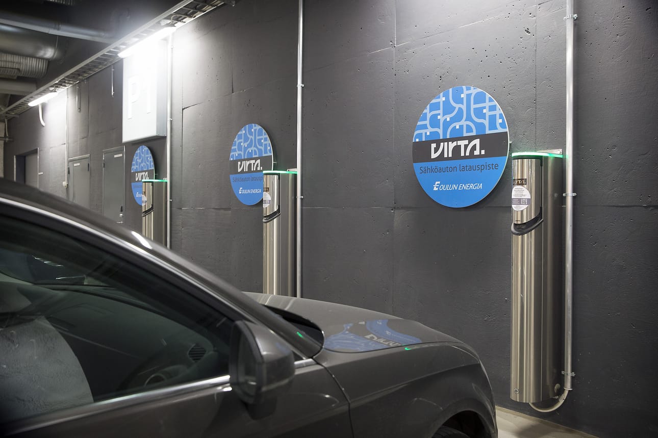 Oulussa sähköautoja voi ladata esimerkiksi Kivisydämessä.