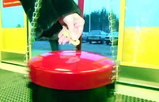 Joulupataan voi tiputtaa rahaa myös netissä.