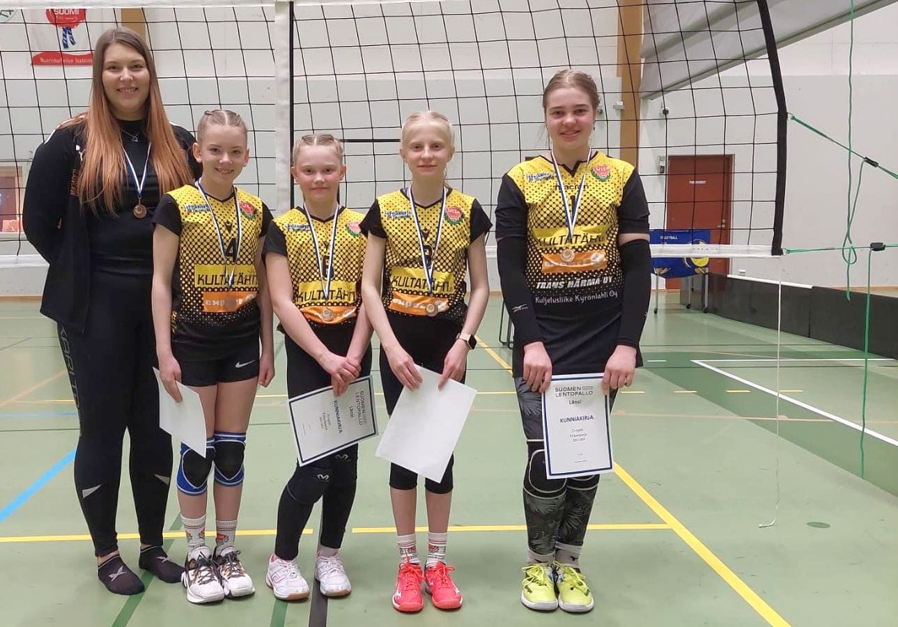 Myös Wisan D-tytöt olivat voittoisia, tuloksena pronssia. Kuvassa vasemmalta valmentaja Roosa Peltoluhta ja pelaajat Eevi Kirmanen, Aino Korpela, Aada Peltoluhta ja Minttu Luoma. Kuvasta uupuu joukkueen pelaaja Emma Silla.