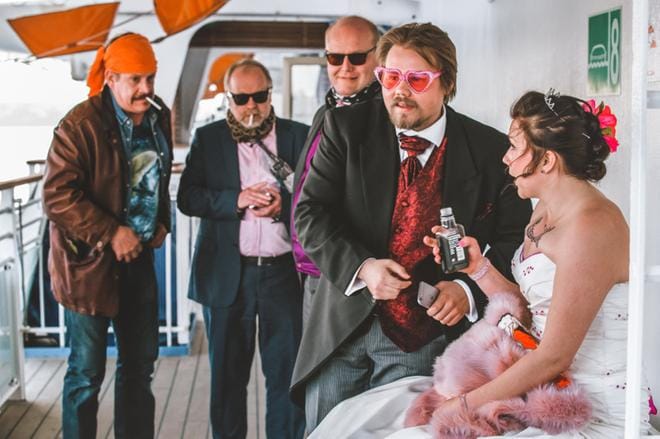 M/S Romanticilla vietetään romantiikan viikkoja ja laivaan saapuu myös morsiuspari. Luvassa on noloja tilanteita ja kiusallisia hetkiä. KUVA: Yle Kuvapalvelu