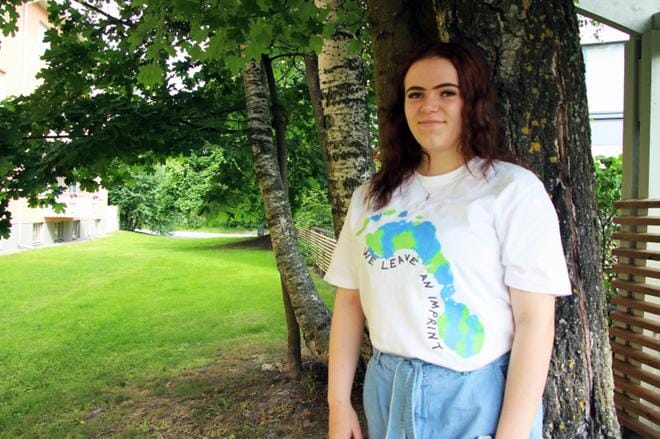 Ella Pajuluoma voitti yllä olevallaan printillä Walkers-kahvilan järjestämän t-paita-kilpailun. Kuva: Katja Lahti