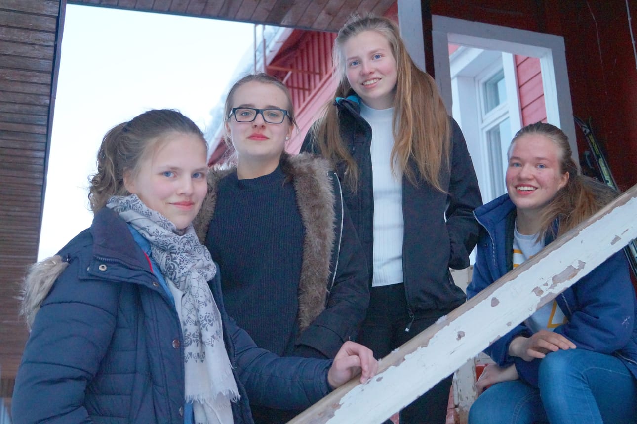 Rebekka, Aada, Tytti ja Anniina Sarajärvi pyörittivät viime kesänä kesäkahvilaa Sarakylässä ja saivat hyvää oppia tulevaan. Mukavaa oli myös tutustua uusiin ihmisiin.