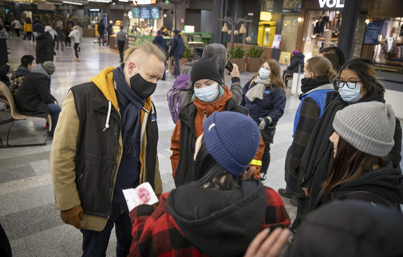 Nuorisotyöntekijä Perttu Kemppainen Walkersilta jututti nuoria marraskuussa 2020 Oulussa. Kari-Pekka Tuhkala kantaa suurta huolta nuorista kirjoituksessaan.