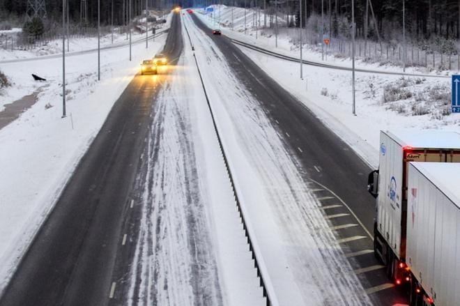 Kuvan ajoneuvot eivät liity tapaukseen. Kuvituskuva: Jouko Hänninen