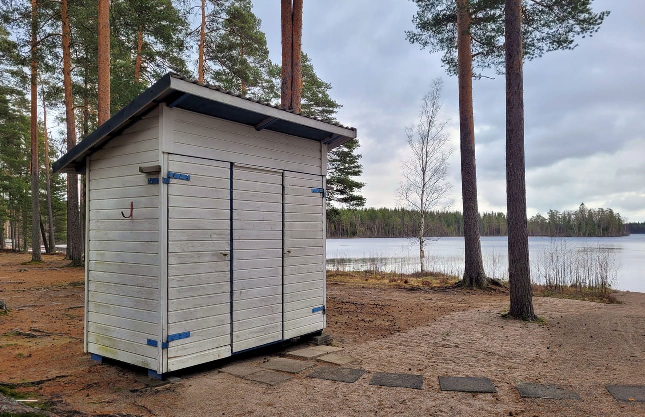Ojutjärven uimaranta on Kauhavan keskustasta noin viiden kilometrin päässä. Paikka on rauhallinen ja suojaisa. Rannalla oleva koppi on lukitsematon ja siten kaikkien käytettävissä.