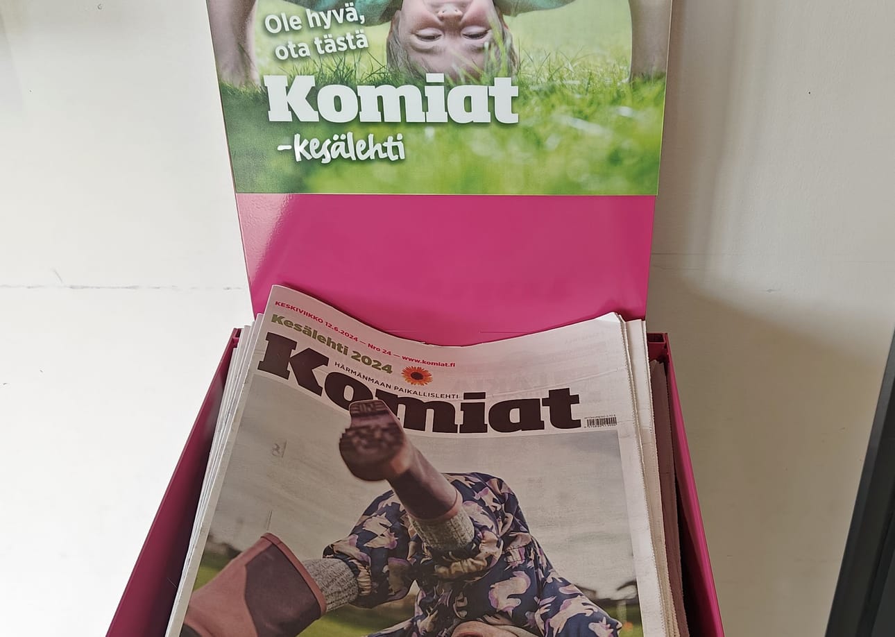 40-sivuinen Komiat-kesälehti kertoo, mitä alueella alkaneena kesänä tapahtuu. Lehtiä on vapaasti otettavissa telinejakelussa useassa paikassa ympäri Kauhavaa.