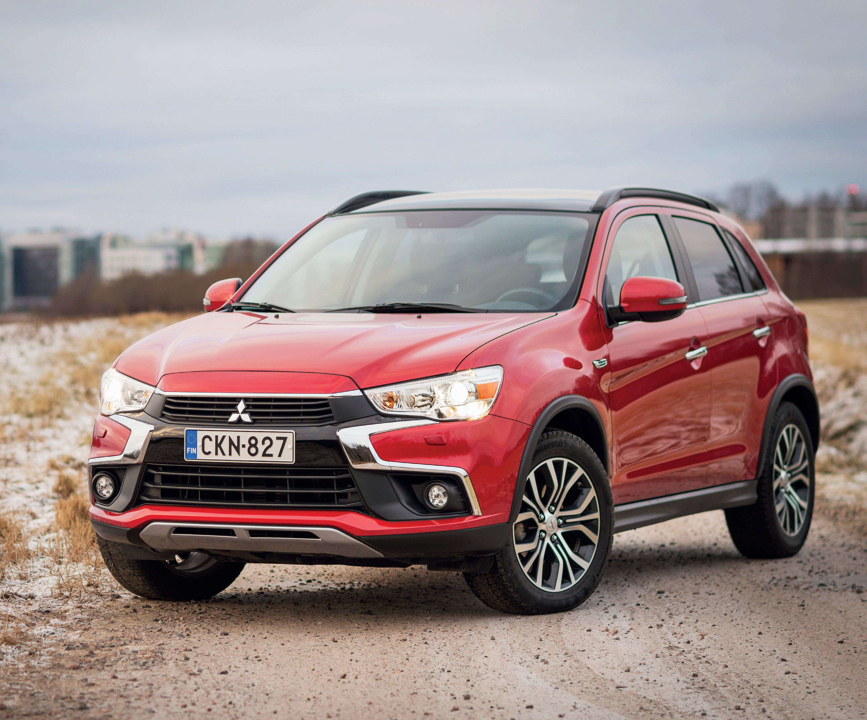 Mitsubishin uudistuneen ASX:n tunnistaa keulan
reilusti kromia saaneesta ilmeestä.