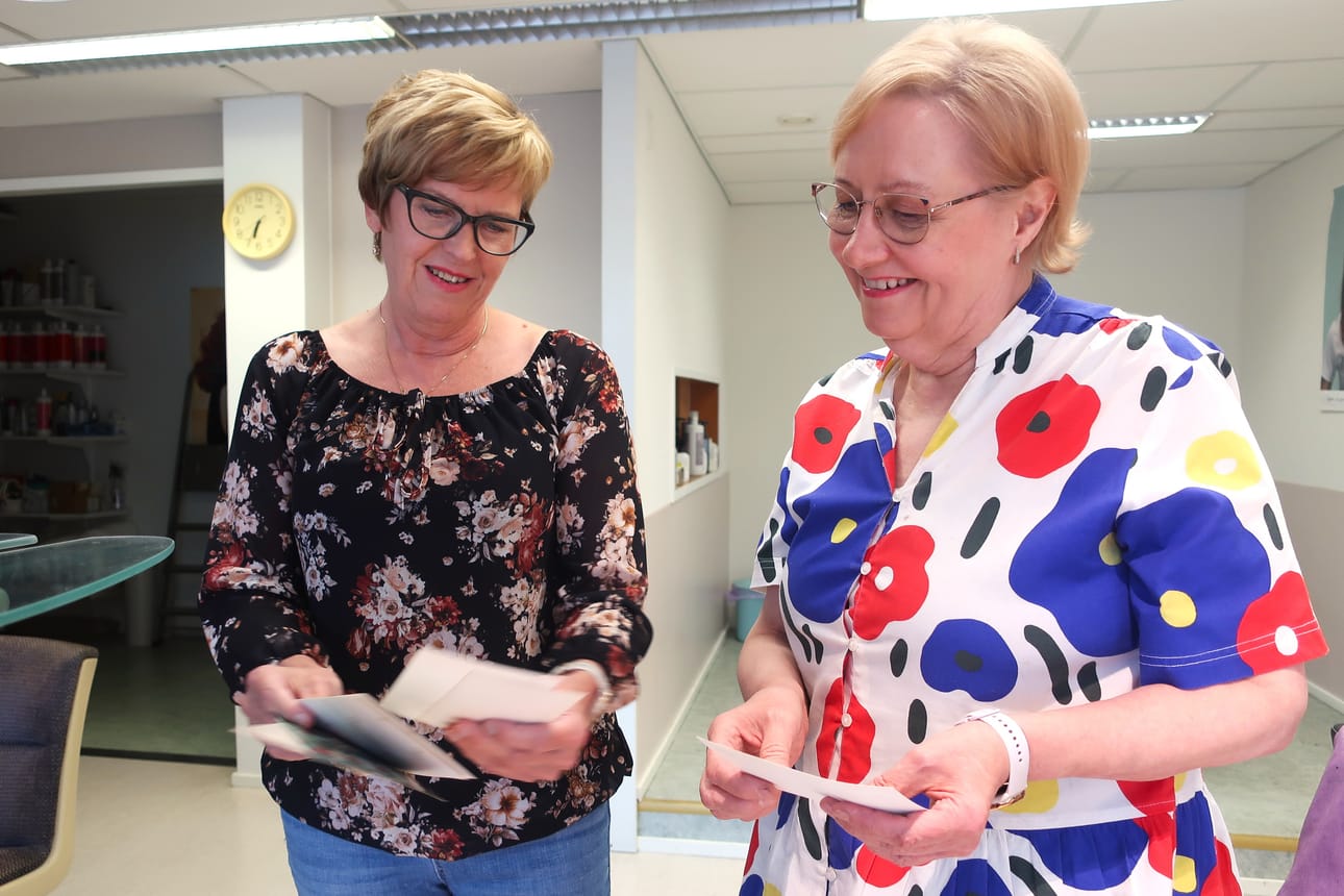 Yli 40 vuotta muistoja. Lautiosaarelaiset Heljä Tasala ja Anne Vall ovat työskennelleet yhdessä lähes koko uransa.