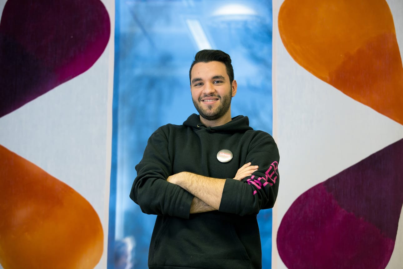 "Toivottavasti voin olla positiivisena esimerkkinä muille maahanmuuttajille ja antaa heille motivaatiota opiskella suomen kieltä ja päästä työelämään", sanoo palkittu Ahmed Al-Rufaye.