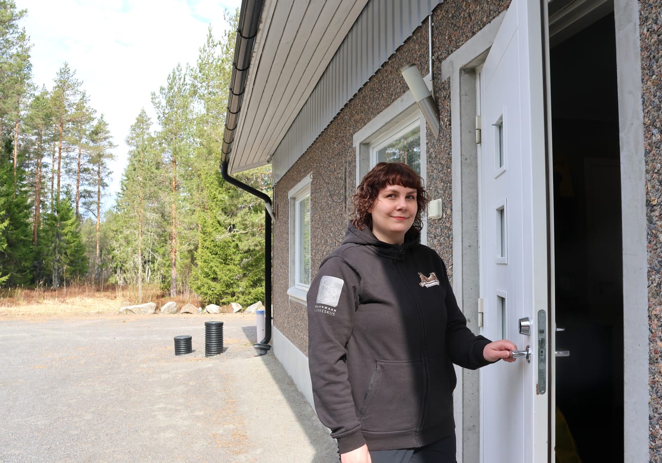 Henna Ohlgren osti yrityksen talvella. Hän suunnittelee muuttavansa Karijoelle, jotta työmatkat lyhenevät.