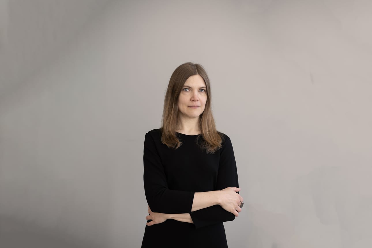 Saari on Sara Bergmark Elfgrenin ensimmäinen aikuisille suunnattu trilleri.