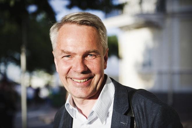 Vihreiden puheenjohtaja Pekka Haavisto esitti hoivahälytysjärjestelmää epäkohdista ilmoittamiseen.