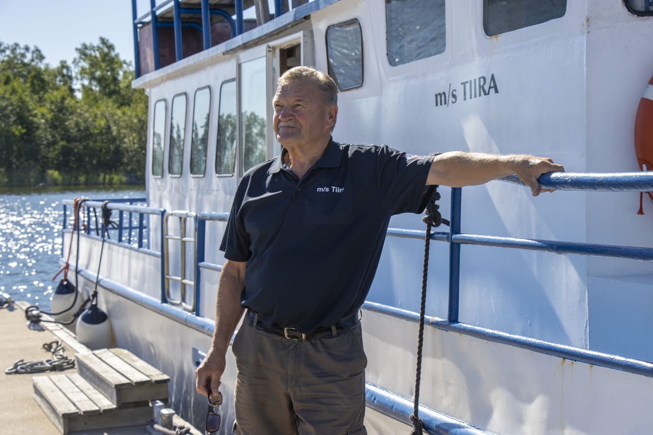 Juhani Ahola toimi ennen risteily-yrittäjyyttä myyntihommissa. Nyt Tiiran ruorissa on pyörähtänyt 25 vuotta.