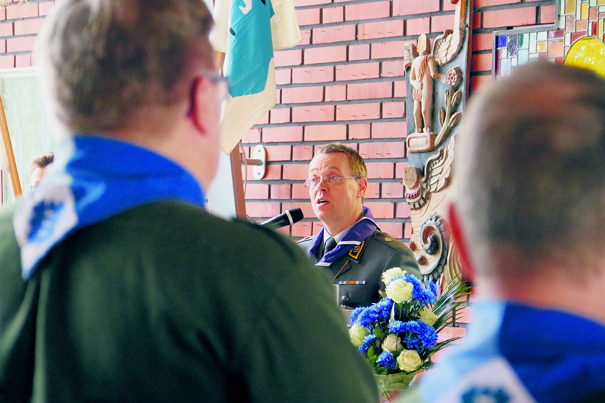 kenttäpiispa Pekka Särkiö toimii vaelluksen suojelijana.