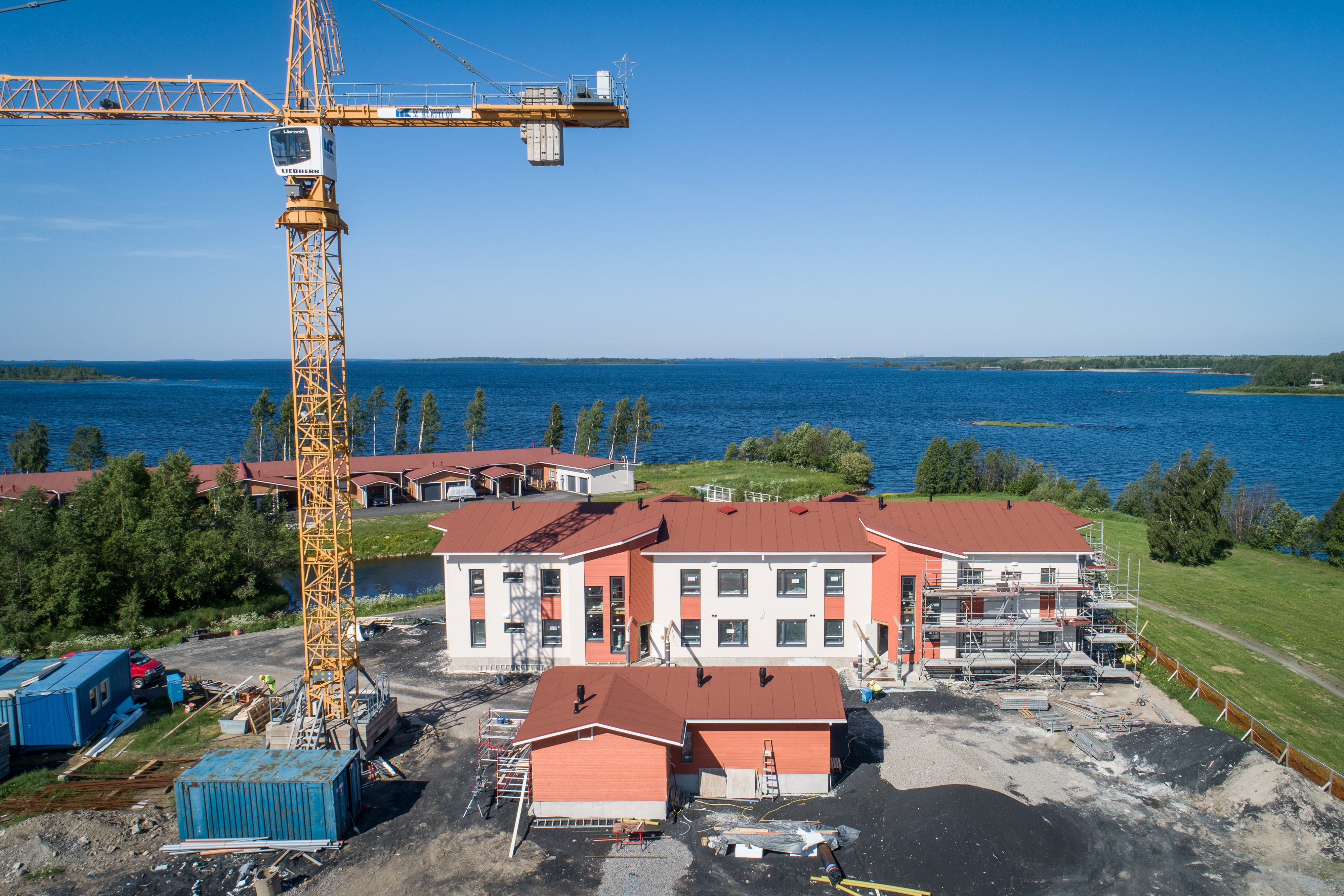 Toimitusjohtaja Mikko Kurtti uskoo, että kun näkymät alkavat jälleen muuttua valoisammaksi, ei Kemin parhaalle paikalle Ruutinpuistoon tuleviin asuntoihin ole vaikea löytää uusia asukkaita. 