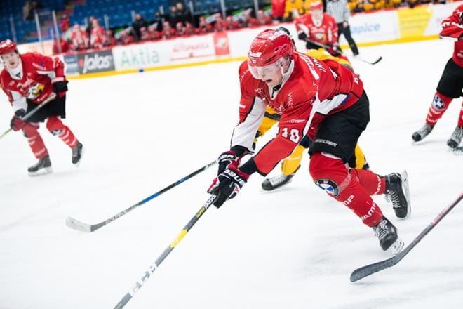 Sportin Lassi Liljamo vauhdissa A-nuorten ensimmäisessä puolivälieräottelussa Vaasassa keskiviikko-iltana. Kuva: Esa Siltaloppi Media / Osku Pienimäki