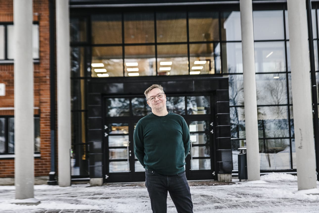 Matti Virtasalo korostaa keskustelutaitojen, yhteisöllisyyden ja kriittisen ajattelun merkitystä yhteiskunnassamme. Torniolainen lehtori on huolissaan lasten ja nuorten jaksamisesta, joka heijastuu yhä selvemmin myös korkeakouluihin.