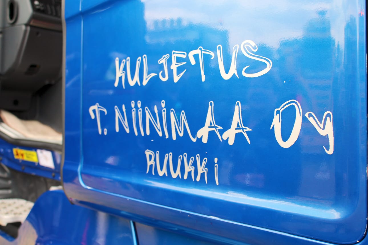 Niinimaan Topille on sydämenasia, että kuljetusliikkeen rekan kyljessä lukee kotipaikkana Ruukki.