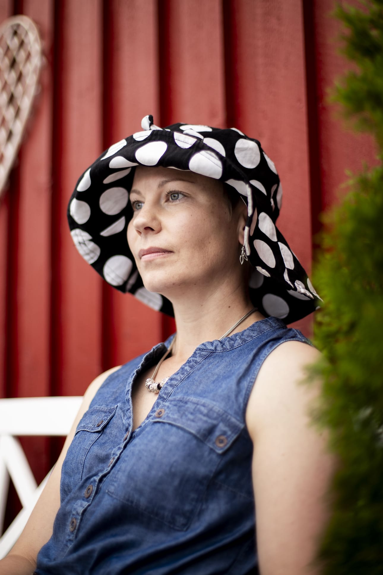 Nykyisin Heidi Tanskanen käyttää lippiksen sijasta lierihattua.