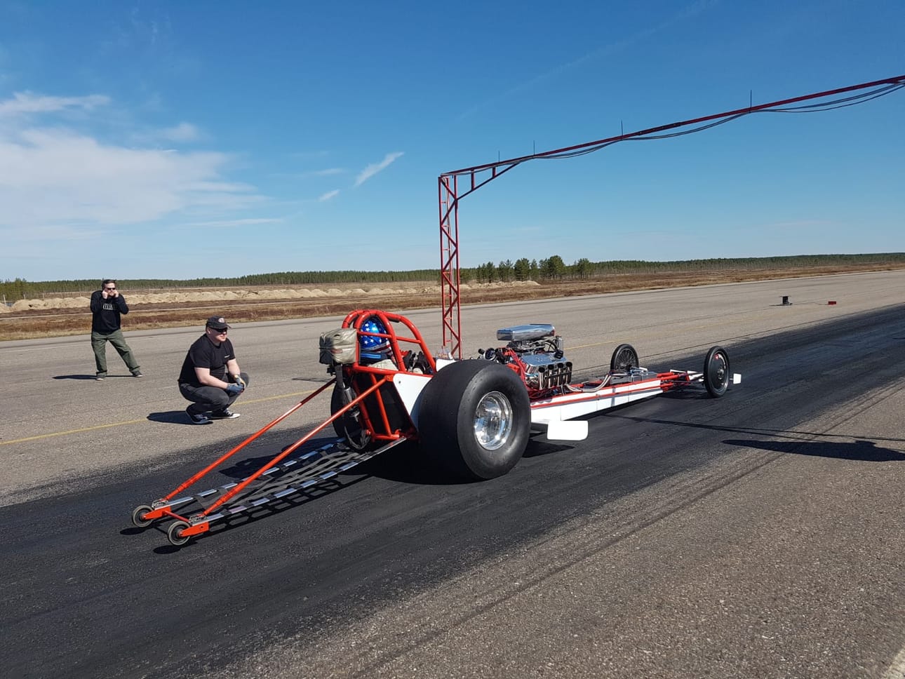 Päivän nopein aika tehtiinTero Rojolan dragsterilla. Nopeus 220,2 km/h.