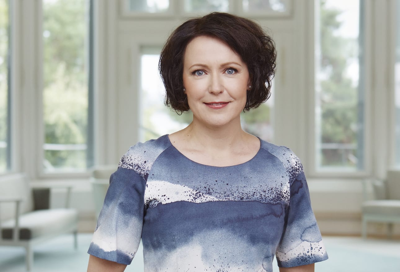 Jenni Haukio kirjoittaa muitelmissaan kohtaamistaan ihmisistä, avaa presidentin puolison roolia sekä kertoo työstään itselleen läheisimpien teemojen parissa.