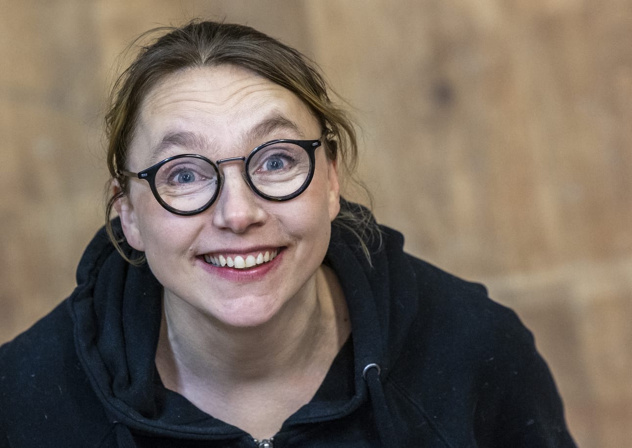 Oulun teatterin ohjaaja Heta Haanperä hakee Jyväskylän kaupunginteatterin johtajaksi. Haanperä ohjasi paljon näkyvyyttä saaneen Ovvlá-oopperan, jossa yhteistyötä tekivät Oulun teatteri, Oulu Sinfonia, Saamen kansallisteatteri Beaivváš ja Oulu 2026.