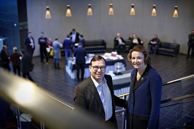 Europarlamentaarikko Anneli Jäätteenmäki kertoi Etelä-Pohjanmaan energiapäivässä EU:n energia- ja ilmastotavoitteista ja professori Kimmo Kauhaniemi tulevaisuuden älykkäistä sähköverkoista. KUVA: TOMI KOSONEN