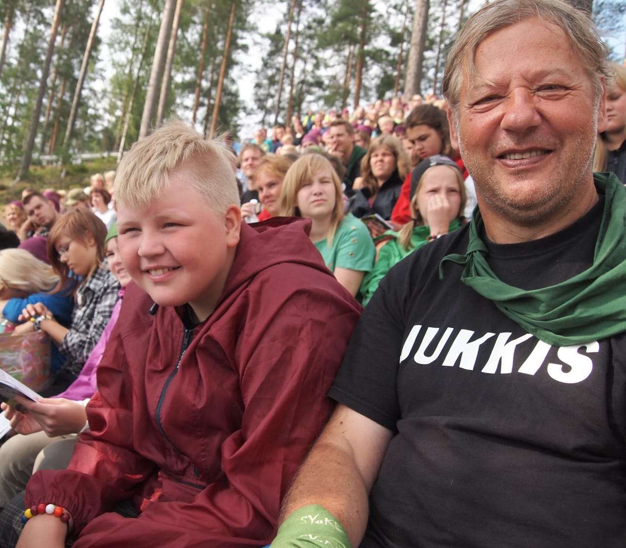 Jukkis Mällinen on ollut monella seurakunnan leirillä mukana. Kuvassa vasemmalla Julius Ahonen.