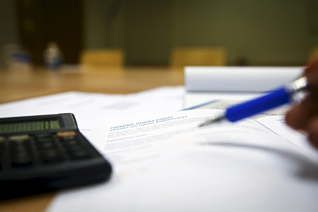 Suomen Asiakastiedon mukaan kuluttajien vakavat maksuvaikeudet ovat lisääntyneet. LEHTIKUVA / EMMI KORHONEN