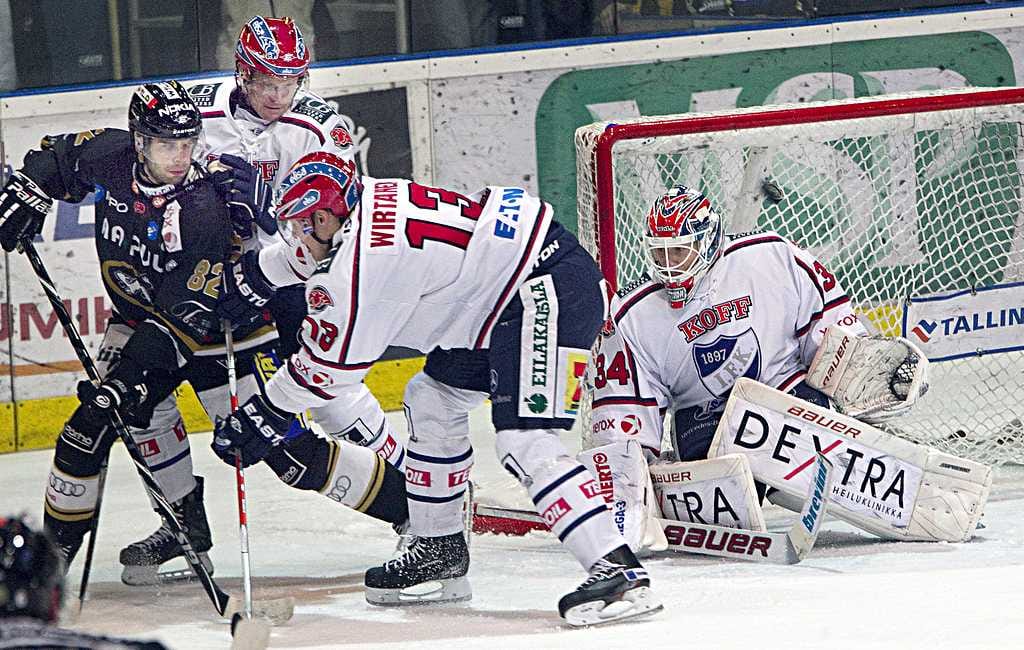 Michal Vondrka (82) Kärppien ja HIFK:n välisessä ottelussa lokakuussa.