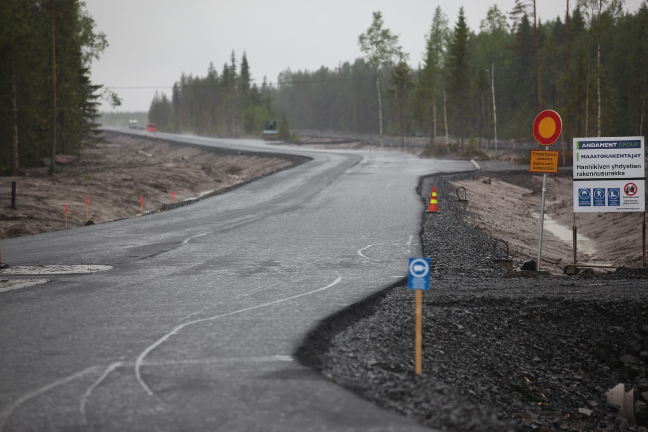 Fennovoima on jo rakentanut yhdystien kasitieltä Hanhikivenniemelle.