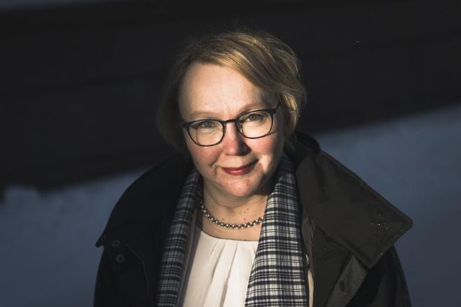 Riikka Vackerin mielestä arjen taitoja tarvitaan, vaikka ajat muuttuvat. Siksi hän on ollut mukana Marttajärjestössä jo pian 20 vuotta. KUVAT: Emilia Kangasluoma