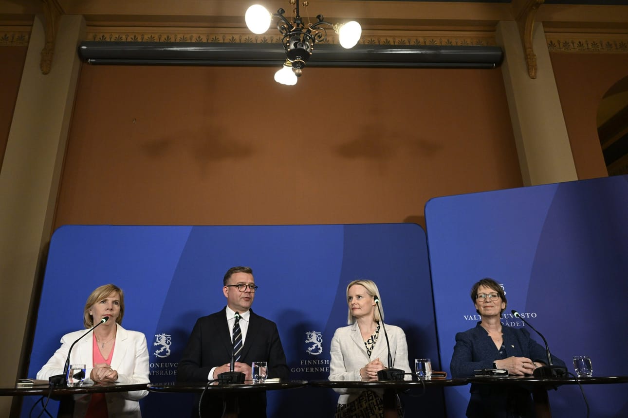 Kokoomuksen, perussuomalaisten, RKP:n ja kristillisdemokraattien muodostama hallitus on sitoutunut vahvistamaan julkista taloutta. LEHTIKUVA / HEIKKI SAUKKOMAA