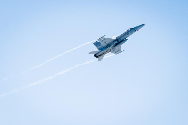 Hornet-hävittäjä salpasi jääkärijuhlassa hengityksen. Kuva: Johan Hagström/Visit Vaasa