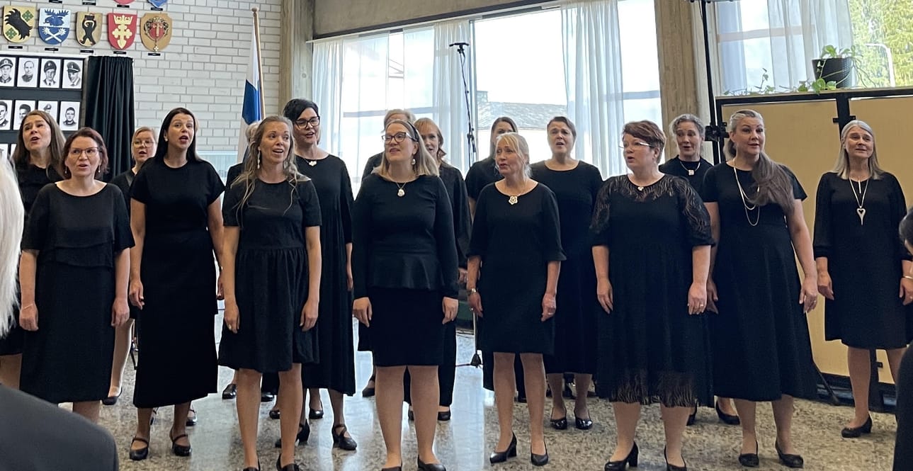 Tämänvuotisena kuorovieraana loistanutta naiskuoro Sorjaa johti opettaja Pirjo Kotkaniemi.